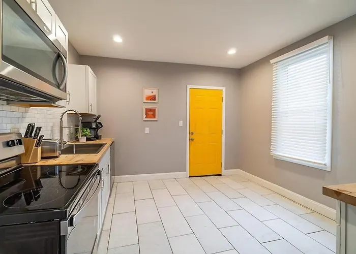 The Hungarian Village Spot - 2 Bedroom And Fenced Yard Columbus