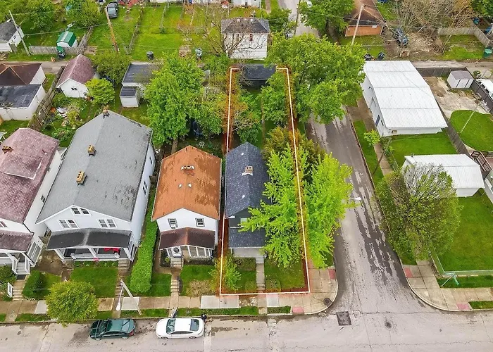 The Hungarian Village Spot - 2 Bedroom And Fenced Yard *
